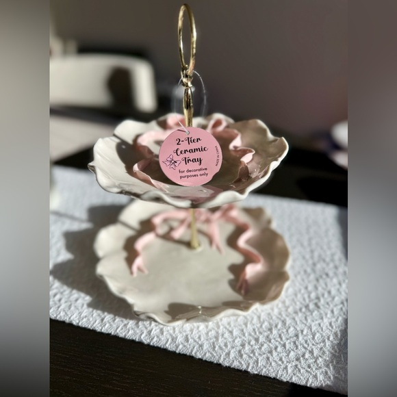 Pink bow ceramic scalloped 2 tier tray - Picture 6 of 10